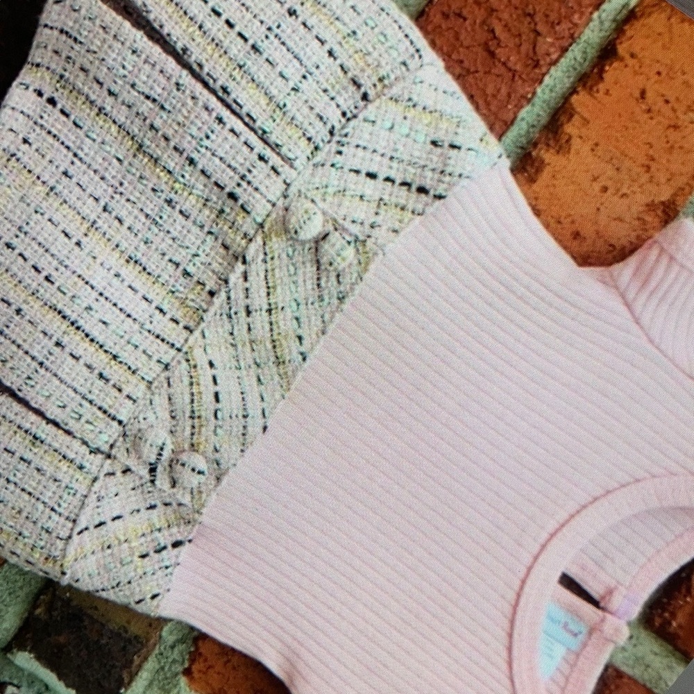 Features ribbed plaid adorable sleeves blouse